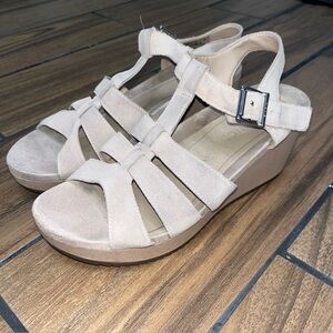 VIONIC HOOLA TAWNY Platform‎ T-Strap Wedge Sandal Suede Tan women 9.5